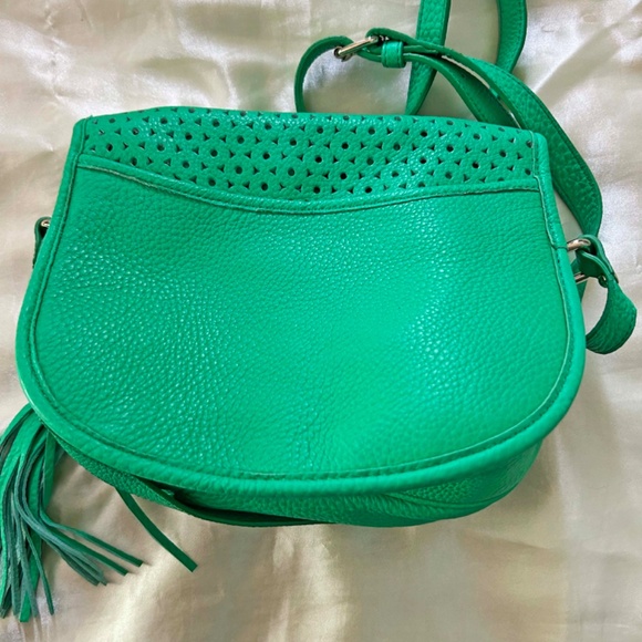SADDLE BAG, ISAAC MIZRAHI SOFT LEATHER, SHAMROCK GREEN, SHOULDER STRAP, LINED - Picture 4 of 13